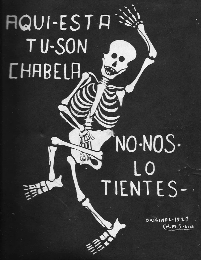 Cartel negro con un esqueleto blanco y el texto «Aquí está tu son Chabela» y «No nos tientes»