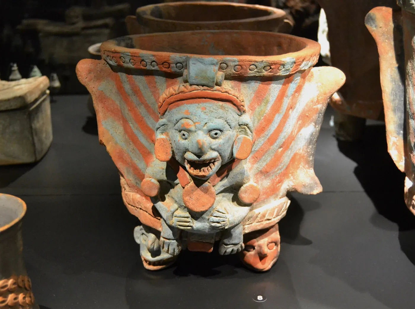 Incensario de cerámica de Nebaj en una colección de museo