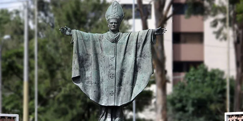 Monumento a Juan Pablo II en Guatemala
