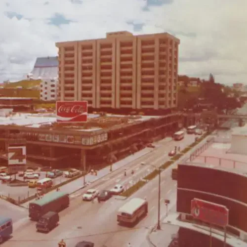 Imagen histórica del Centro Comercial de la Zona 4