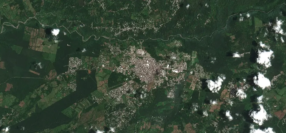 Vista satelital de la cabecera de Coatepeque, con la trama urbana y los campos de alrededor