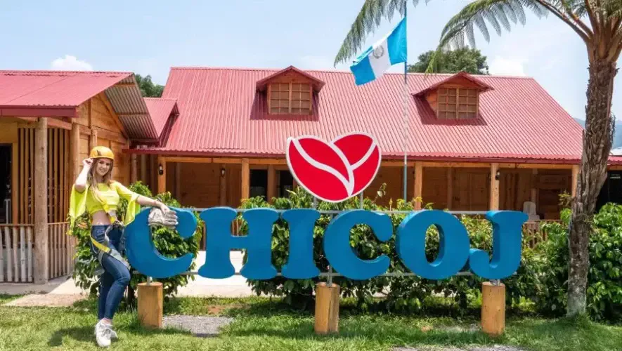 Entrada de Coffee Tour Chicoj en una finca de café cerca de Cobán