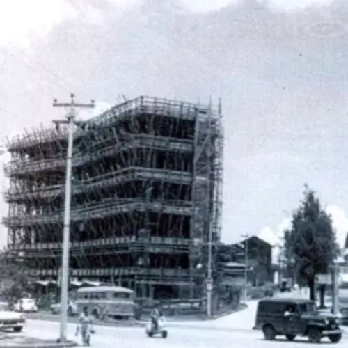 Edificio Italia durante su construcción en zona 4 de la Ciudad de Guatemala