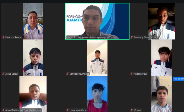 Delegación guatemalteca de tiro con arco antes de sus competencias internacionales en Chula Vista, Estados Unidos