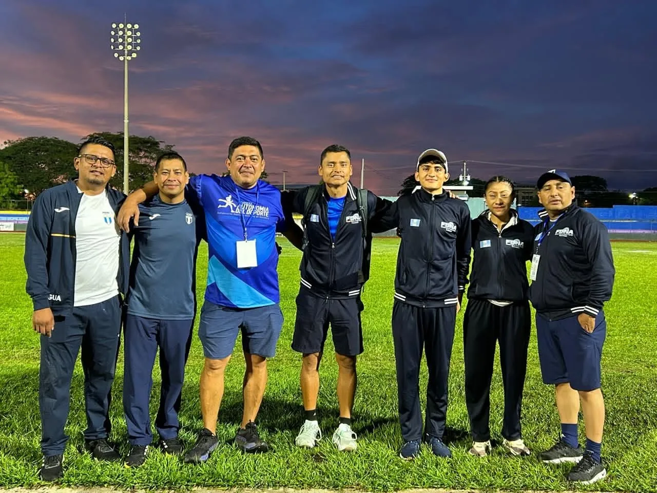 Atletas guatemaltecos en la media maratón de exhibición del Centroamericano Mayor de Atletismo 2026 en Managua