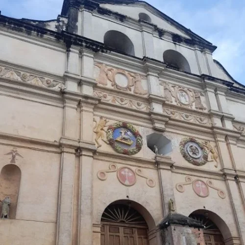 Detalle de la fachada de la Iglesia San Juan Bautista en San Juan Chamelco