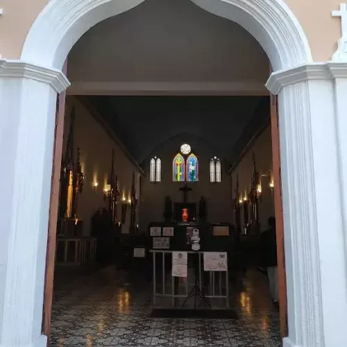 Entrada de la Iglesia de Santa Clara