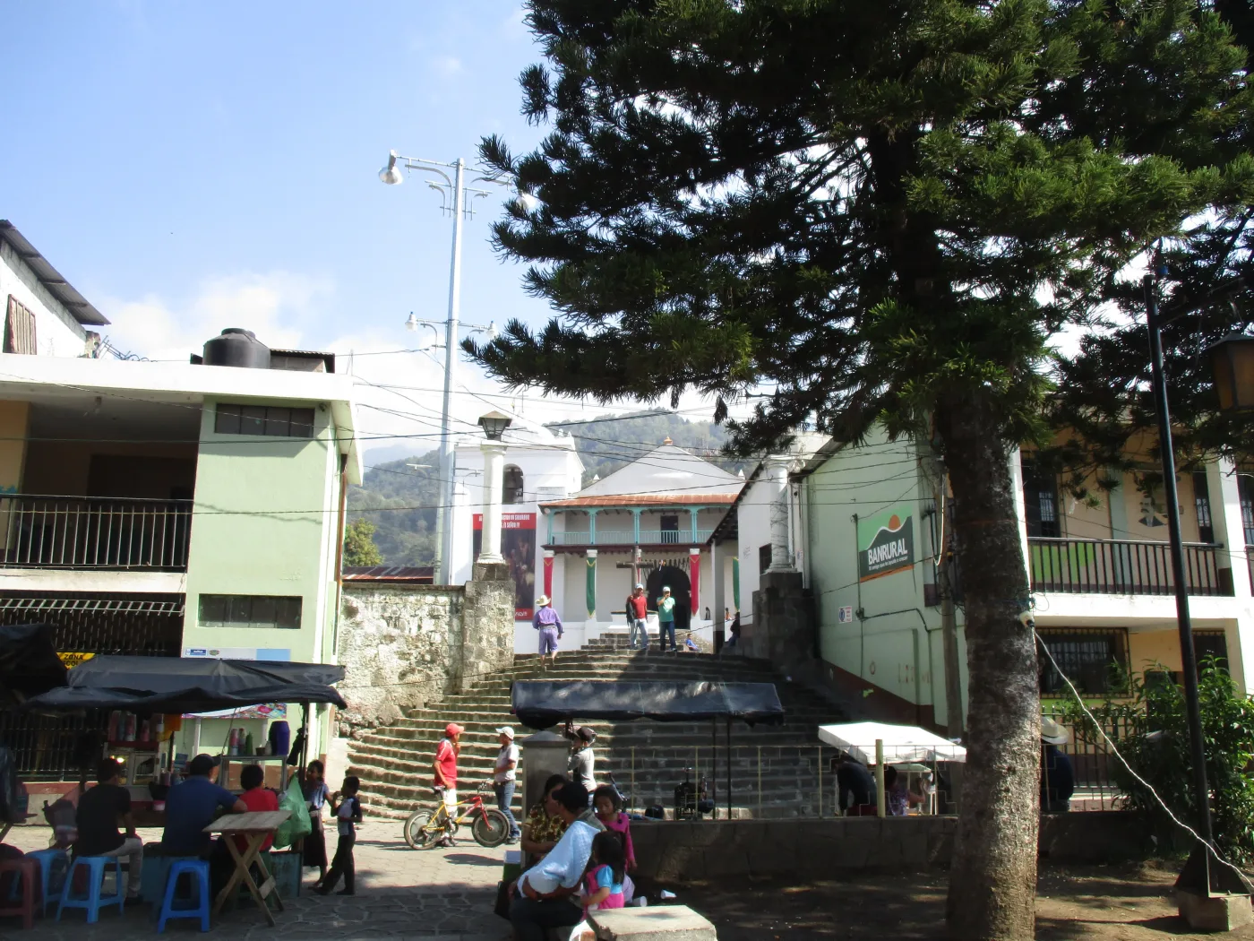 Iglesia de Santo Tomás en Chichicastenango: guía de visita respetuosa