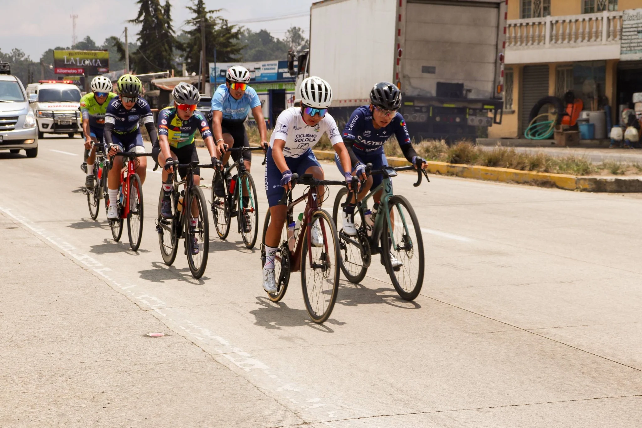 Podio de la categoria elite femenina en la II Clasica de Ruta Juvenil 2026