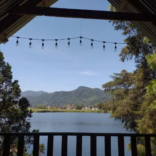 Mirador con vista a la Laguna Chichoj