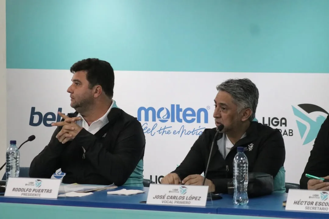 Rodolfo Puertas y José Carlos López en la asamblea de Liga Bantrab donde se ordenó el Apertura 2026-2027