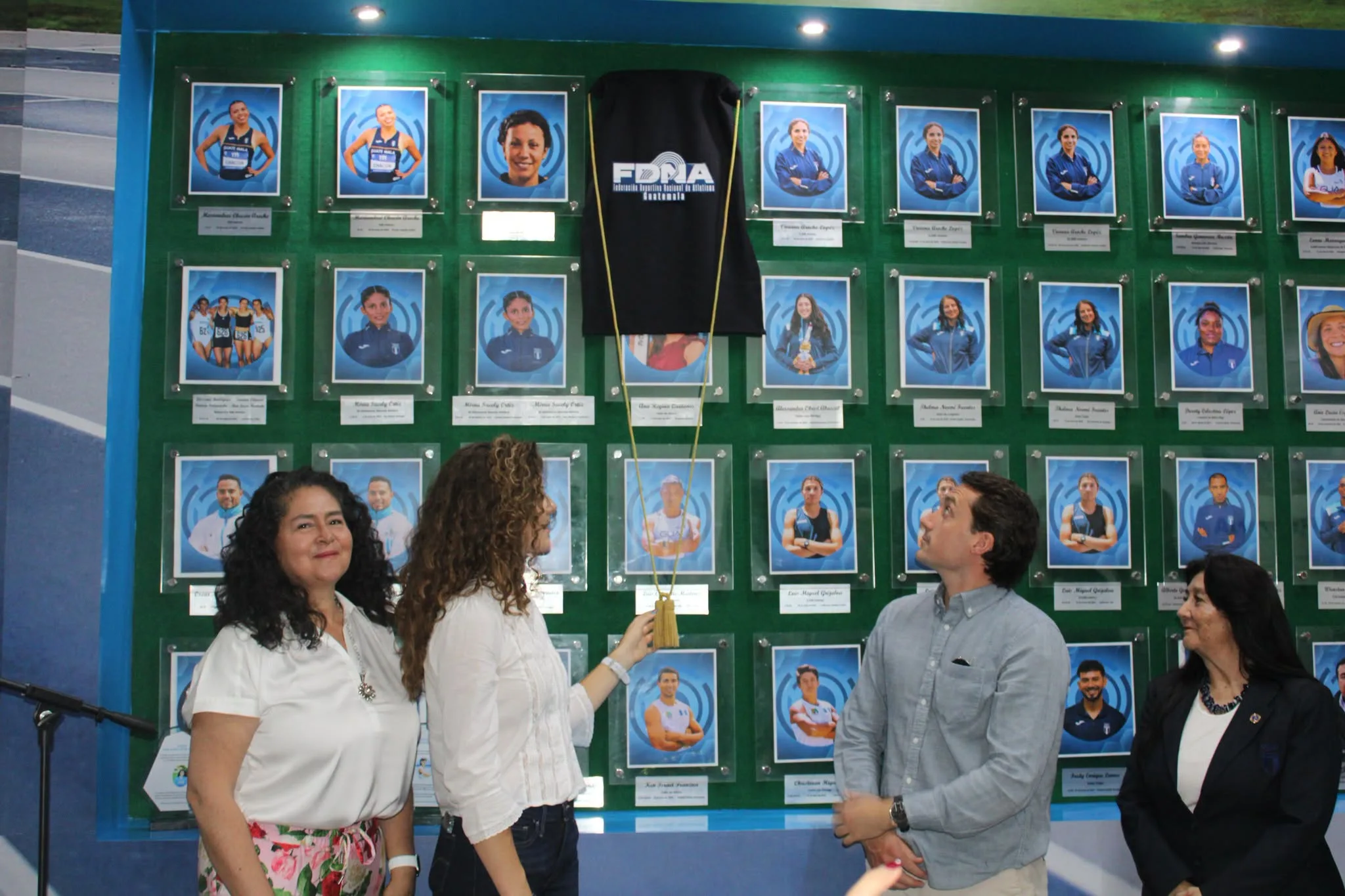 Ceremonia oficial de reconocimiento a Lola Satre por el récord nacional de 800 metros en Guatemala