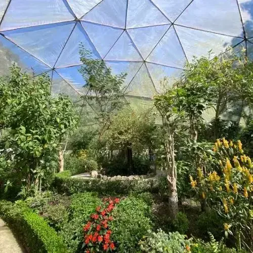 Jardín interior del mariposario de Atitlán, en la foto que comparte la reserva