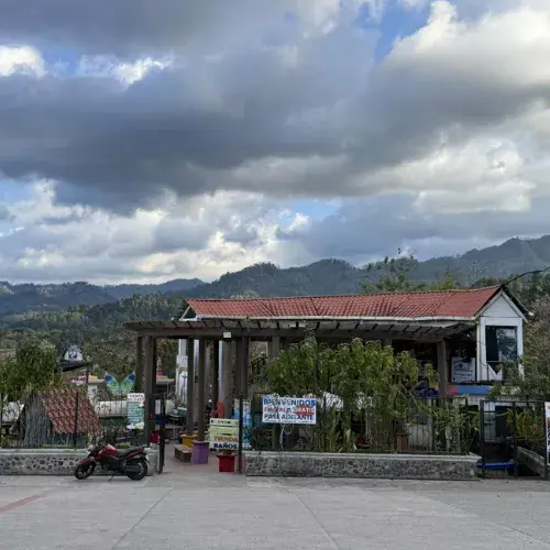 Pérgola y área de descanso en el Mirador de Esquipulas