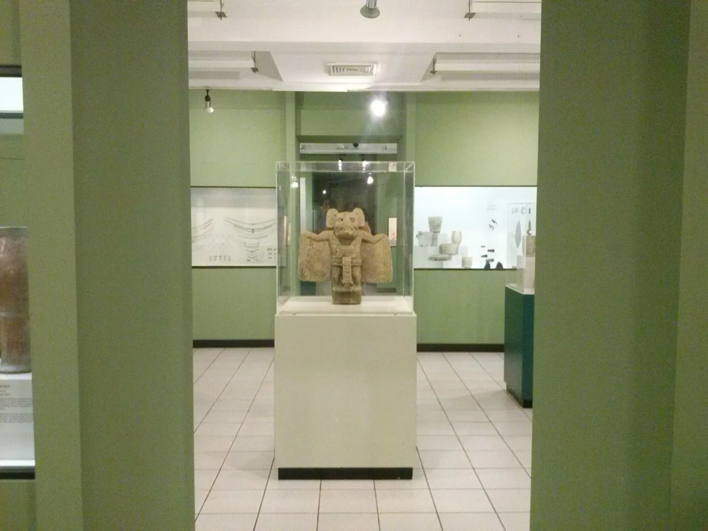 Pieza de museo como referencia visual para conocer el patrimonio de Petén
