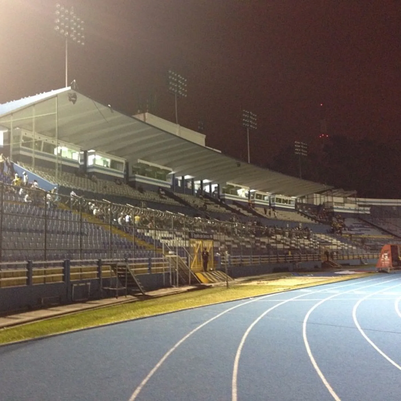 Tribuna del Estadio Mateo Flores en Guatemala