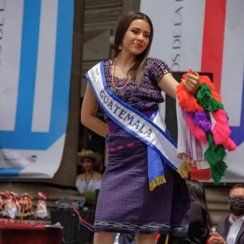 Indumentaria tradicional asociada con el departamento de Guatemala