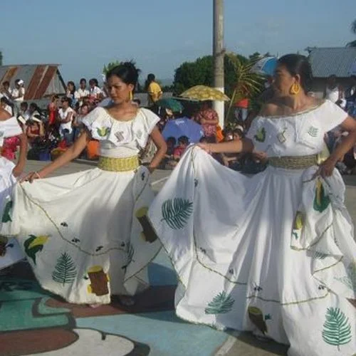 Indumentaria tradicional asociada con Petén