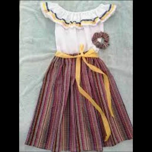 Indumentaria tradicional asociada con Santa Rosa