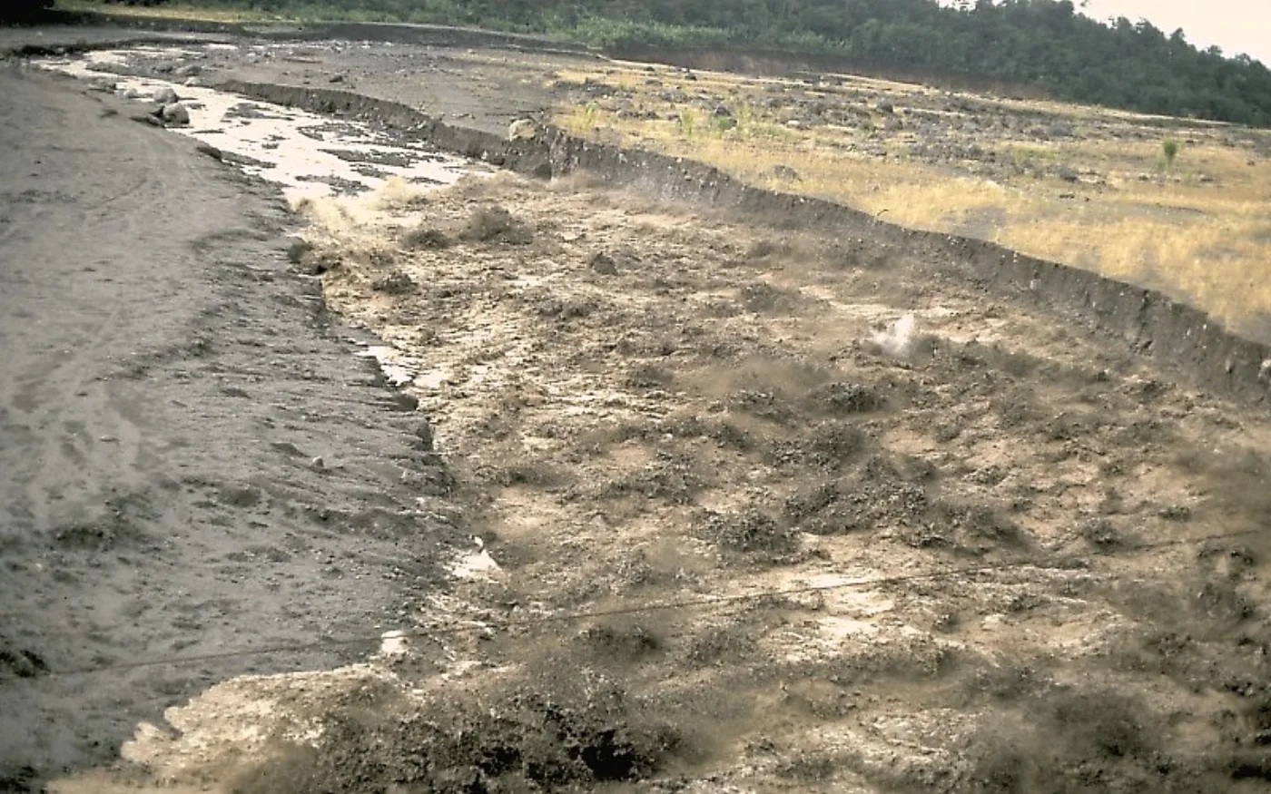 Lahar del Santiaguito en una imagen de referencia para comprender la actividad volcánica