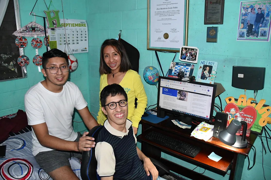 Gary Cuyan, Periodista Profesional con Discapacidad