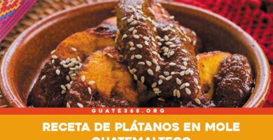plátano en mole guatemalteco