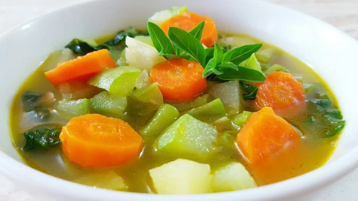 sopa de verduras guatemalteca