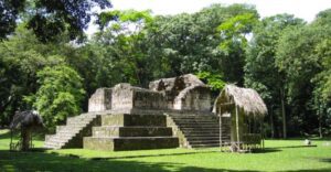 Sitio Arqueológico El Ceibal en Petén