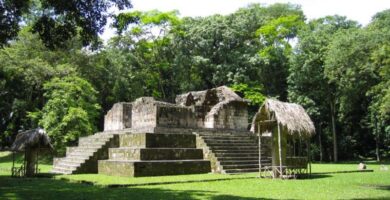 Sitio Arqueológico El Ceibal en Petén