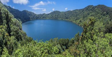 Volcán y Laguna de Ipala entre Chiquimula y Jutiapa