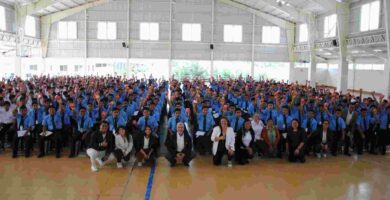 óvenes participantes en el evento NauFest 2023 organizado por Junior Achievement