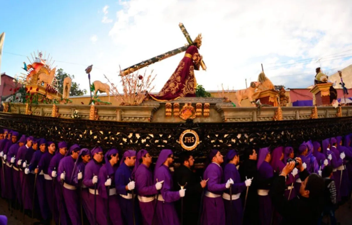 ¿Qué procesiones salen el Viernes Santo en Guatemala