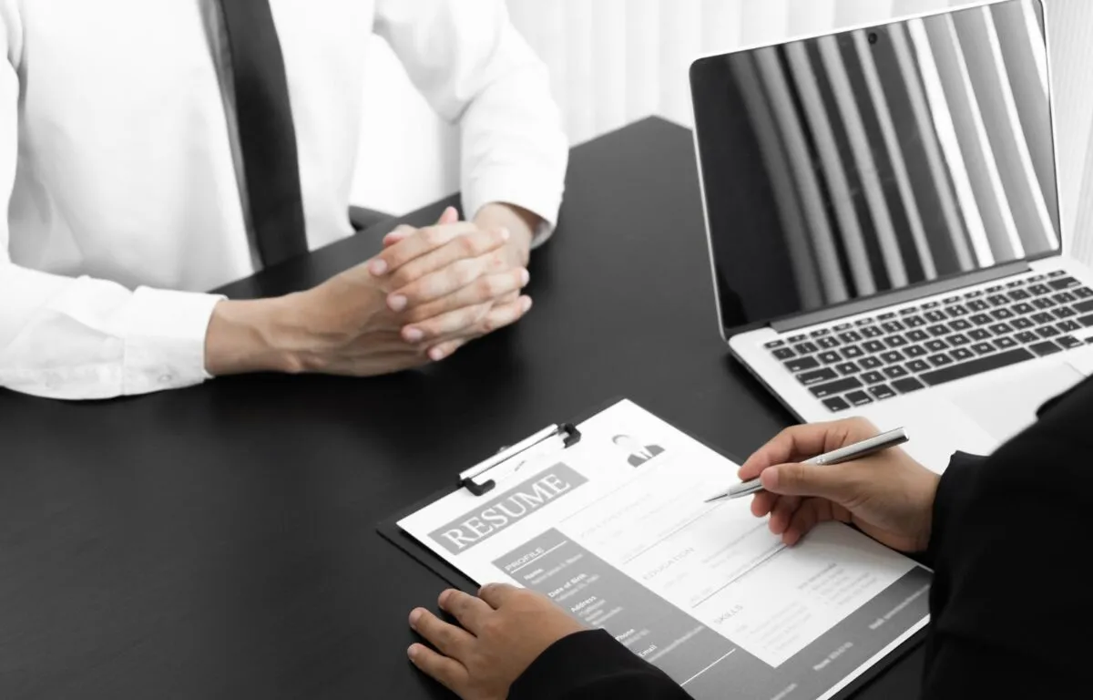 ¿Cómo buscar un trabajo rápido?