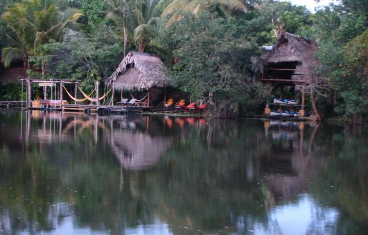 Hotelito Perdido, Izabal