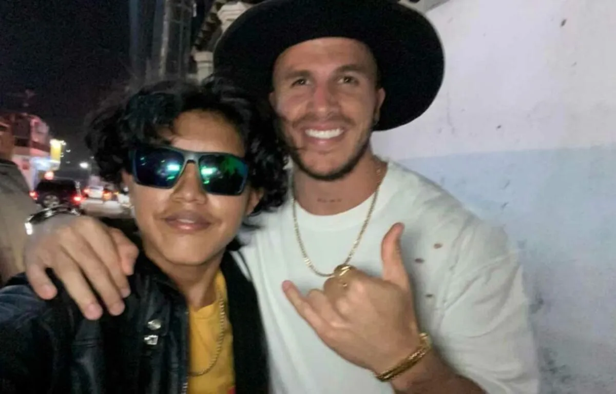 La Invitación de TV Azteca Guatemala a Farruko pop