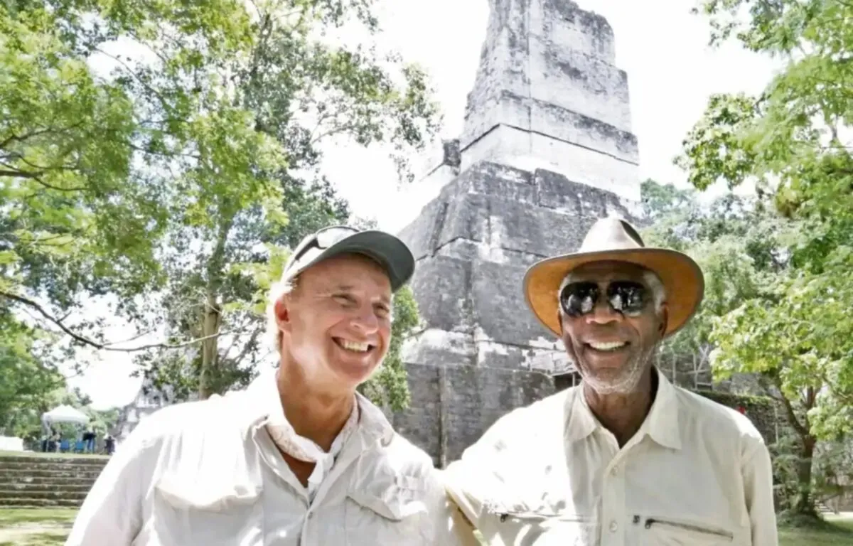 ¿Por Qué Está Morgan Freeman en Guatemala