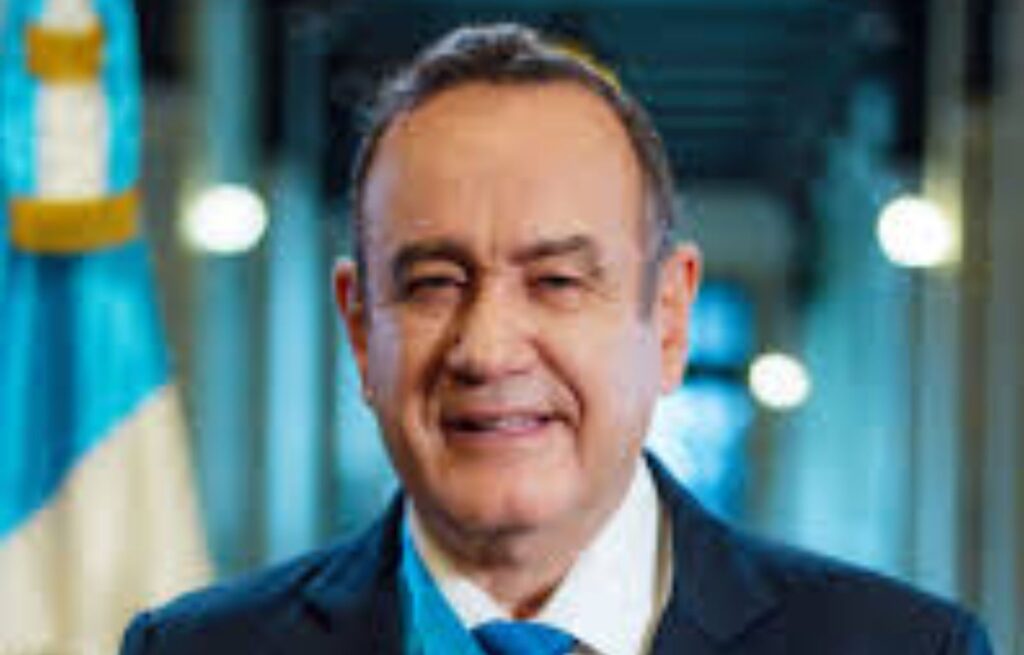 Carrera Profesional y Política del Presidente Alejandro Giammattei