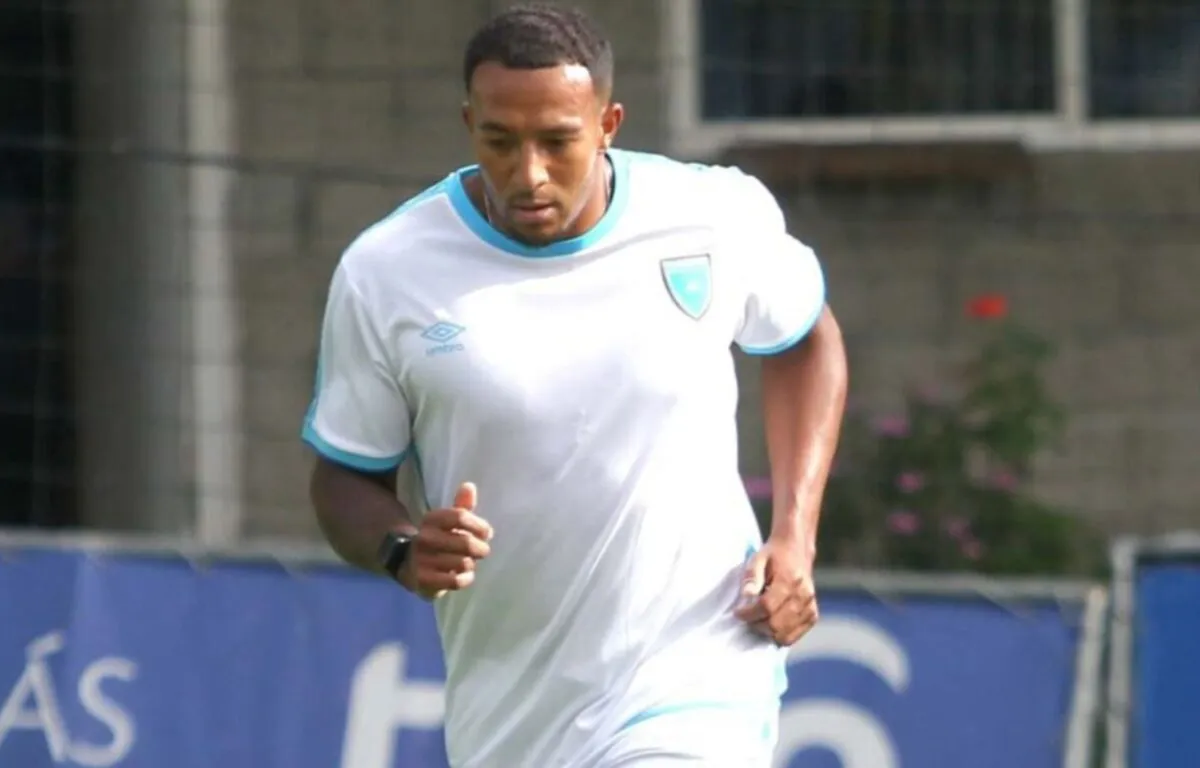 Nathaniel Méndez-Laing Preparándose para la Acción en la selección de Guatemala