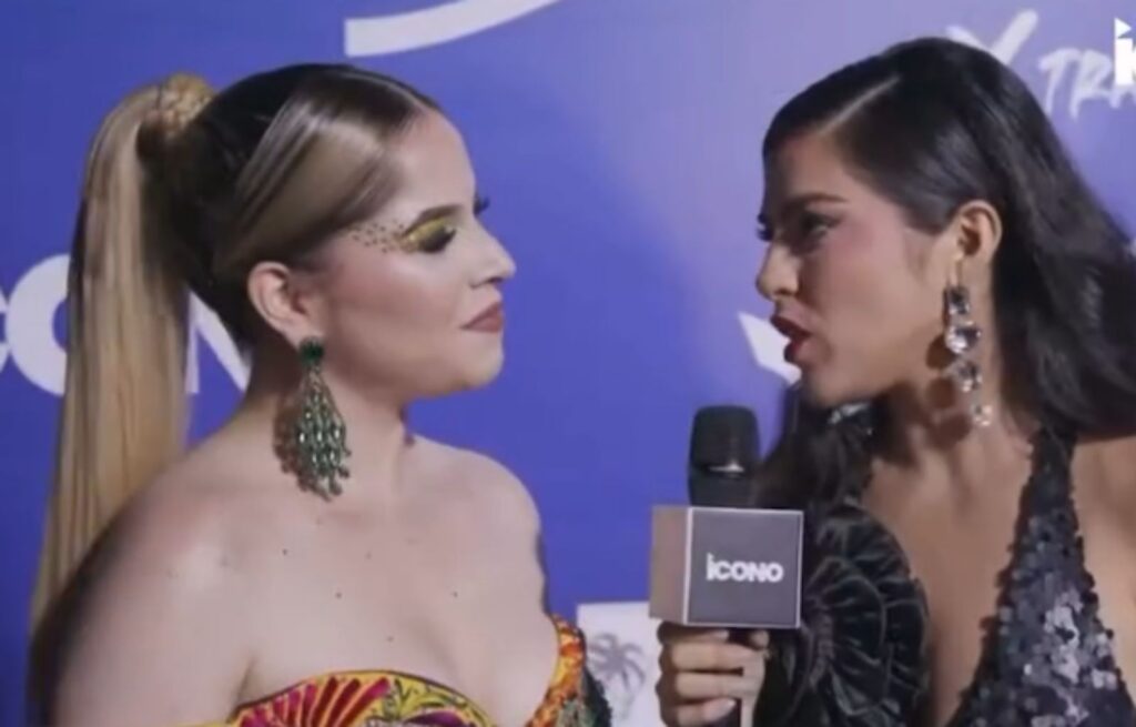 Critican a Entrevistadora en Premios Ícono por burlarse de Allisson Valdez