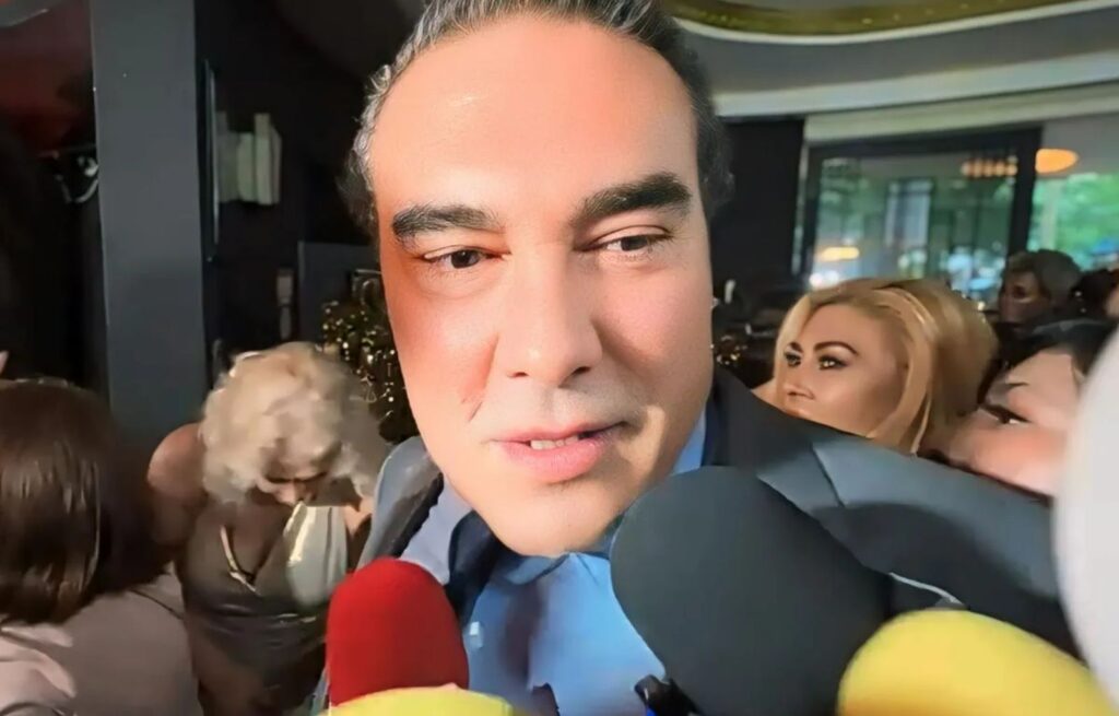Eduardo Yáñez lo hace de nuevo y arremete con una periodista
