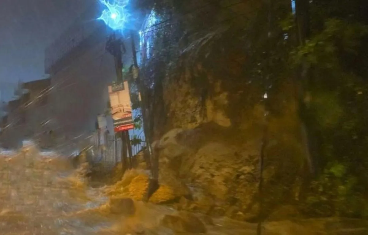 Inundaciones en San Cristóbal acumulación de Agua en el Bulevar Principal