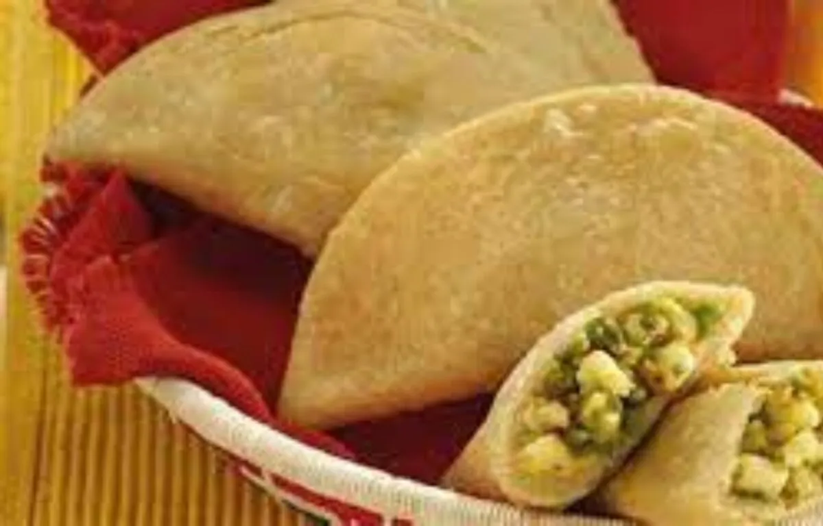 Preparación de Empanadas de Loroco con Requesón