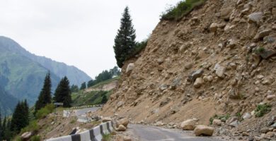 Ruta de Quetzaltenango Bloqueada por Derrumbe