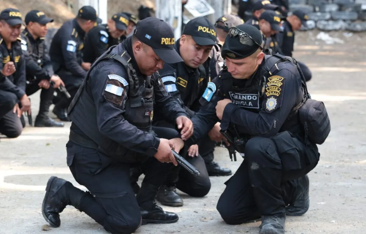 (VIDEO) PNC Rescatan a un Niño de Tres Años con las Manos Atadas con alambre