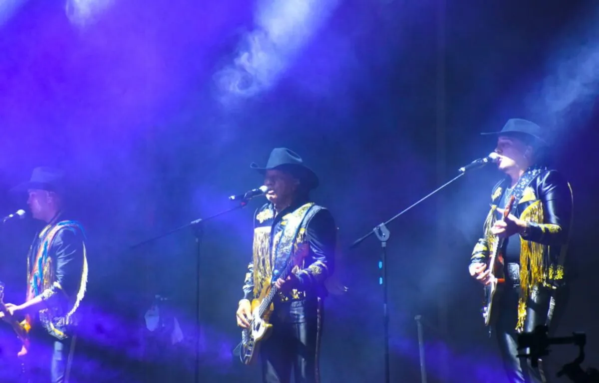 Un Concierto Inolvidable del Grupo Bronco