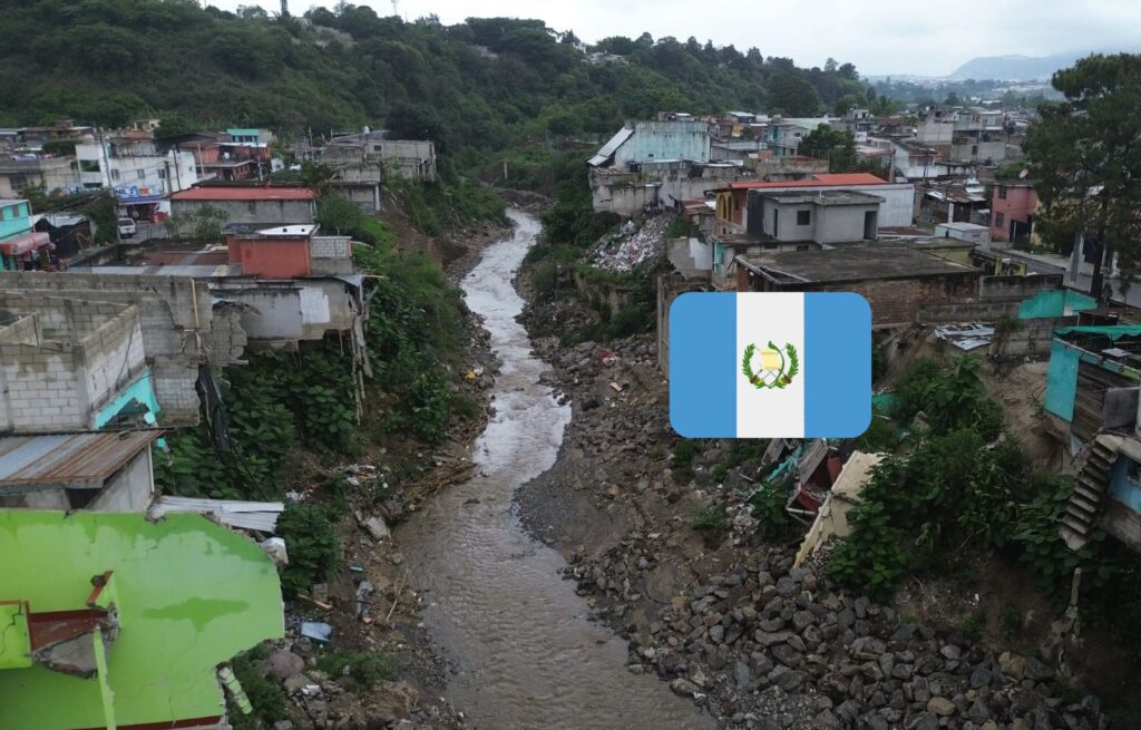 Amanecer Nublado y Lloviznas Aisladas en Guatemala