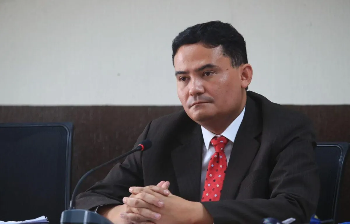 El Contexto del Caso y las Implicaciones Políticas, el Juez Fredy Orellana Una Figura Controvertida