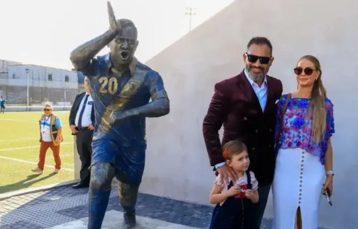 Un Homenaje Inolvidable La Estatua de El Pescado Ruiz