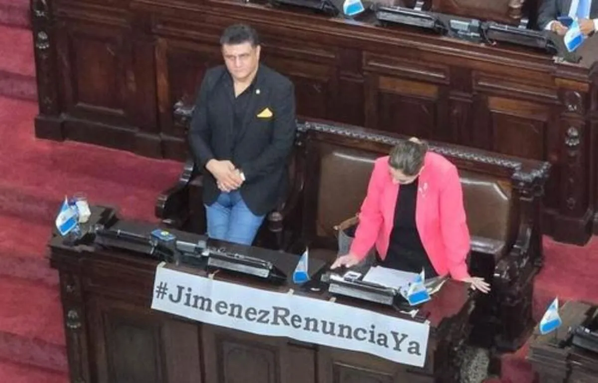 La solicitud de renuncia por parte de Sandra Jovel