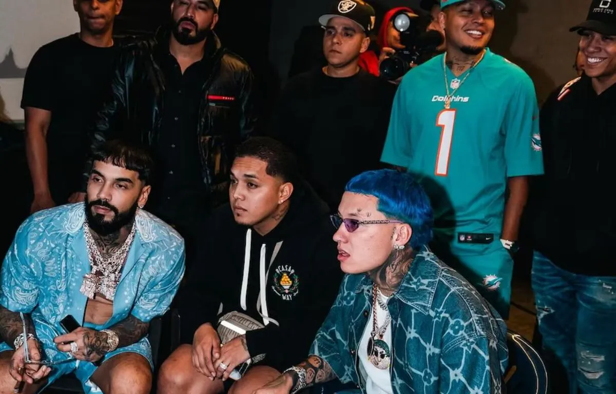 Anuel y Blessd Encendieron la Escena con Clásicos del Reguetón